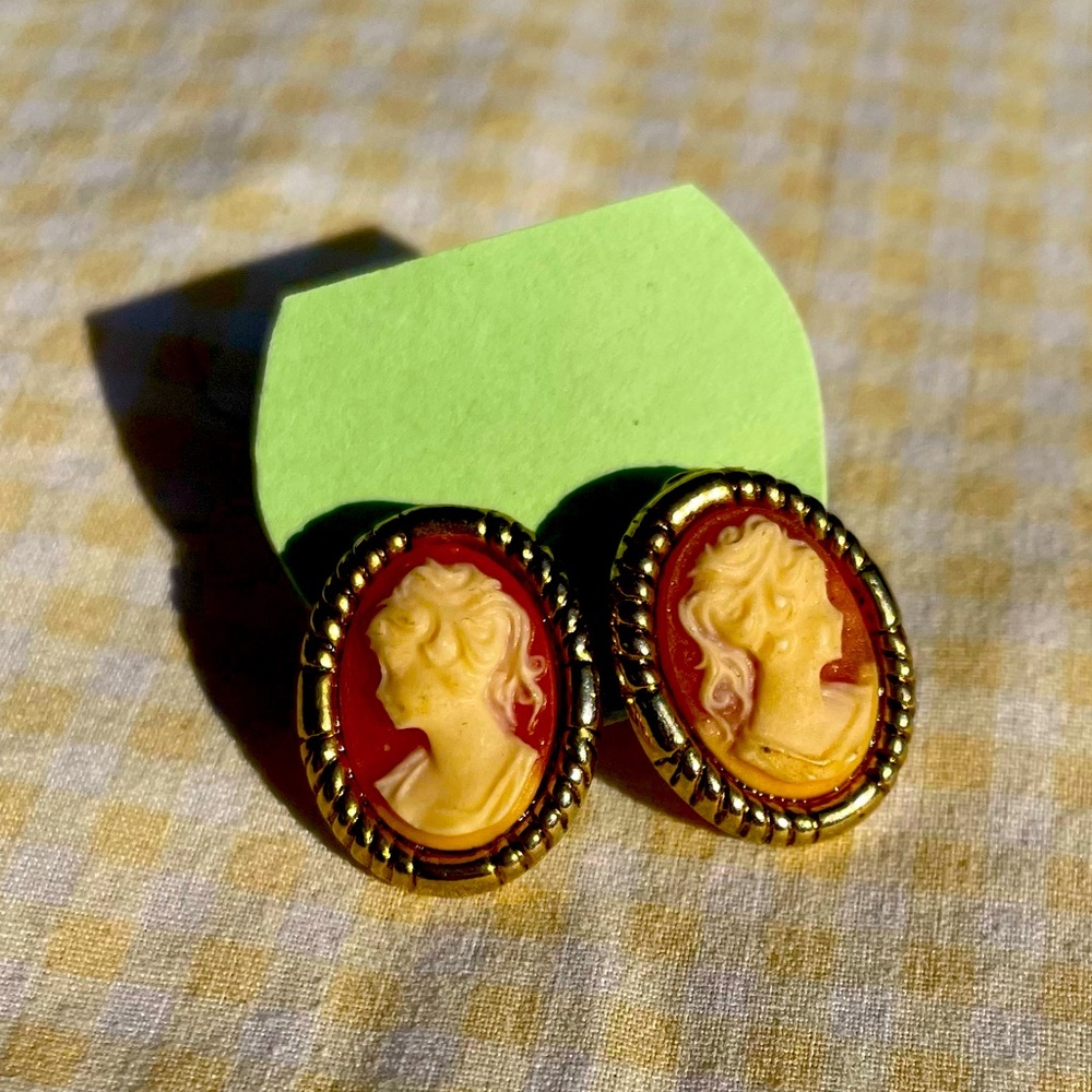 VINTAGE EARRINGS 💚